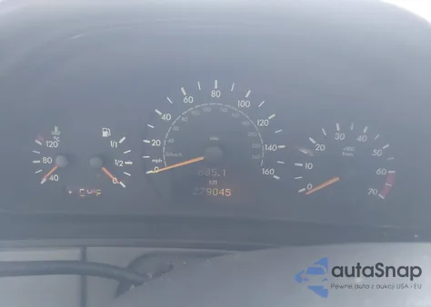 2001 Mercedes-Benz E 320 z USA, uszkodzony, nr VIN WDBJF65J61B294385